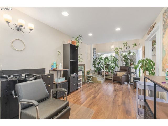 1492 PEARL St, Eugene, OR 97401