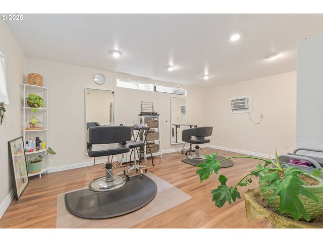 1492 PEARL St, Eugene, OR 97401