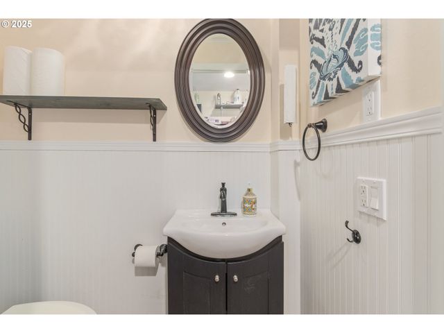 1492 PEARL St, Eugene, OR 97401