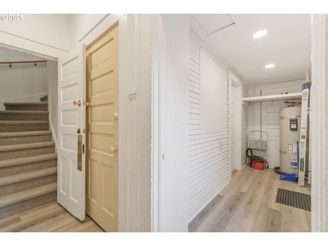 1492 PEARL St, Eugene, OR 97401