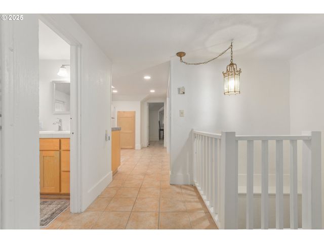 1492 PEARL St, Eugene, OR 97401