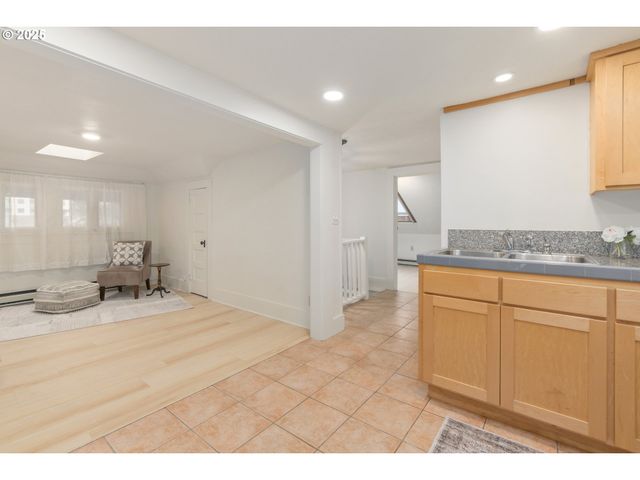 1492 PEARL St, Eugene, OR 97401