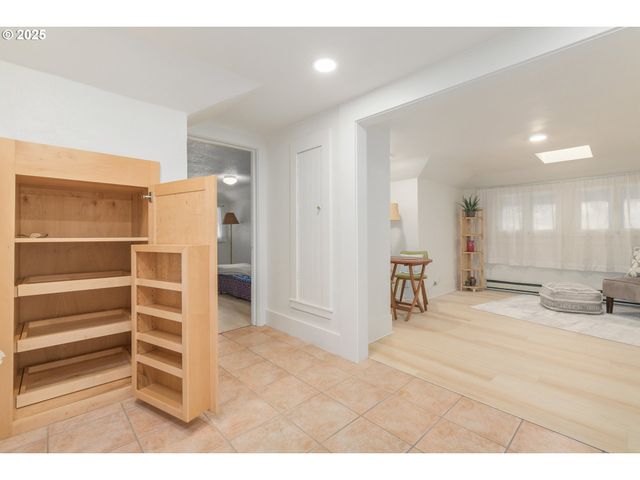1492 PEARL St, Eugene, OR 97401