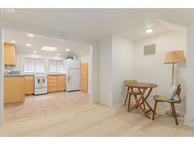 1492 PEARL St, Eugene, OR 97401