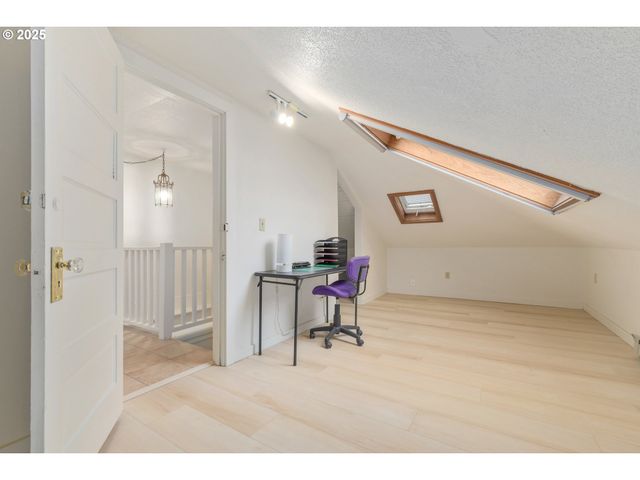 1492 PEARL St, Eugene, OR 97401