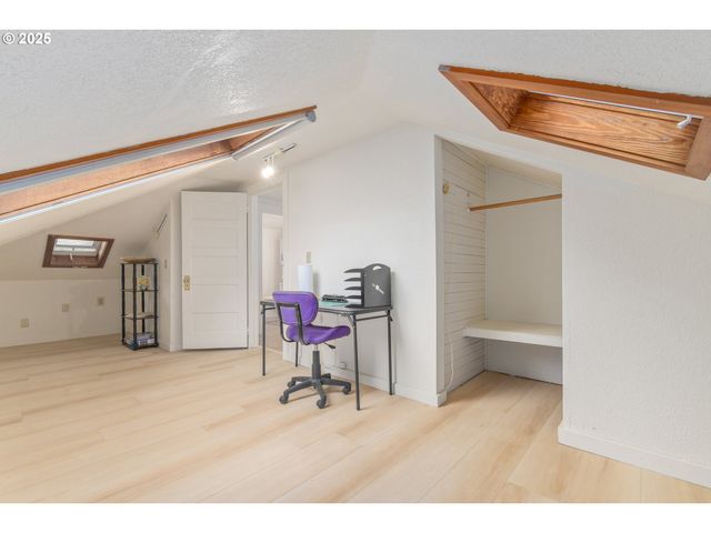 1492 PEARL St, Eugene, OR 97401