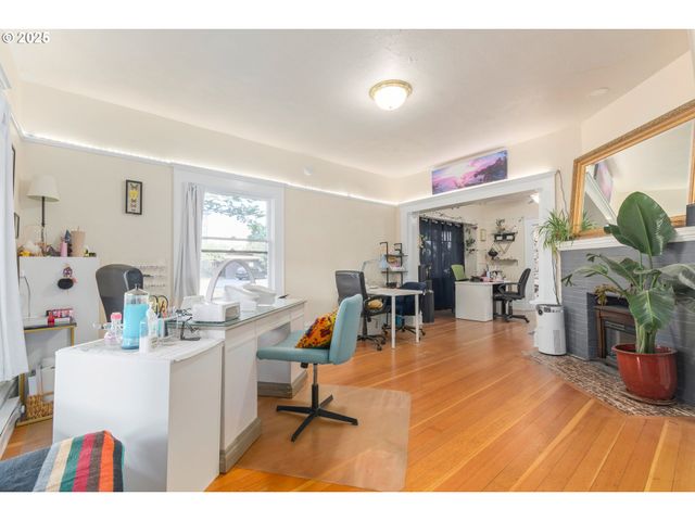1492 PEARL St, Eugene, OR 97401
