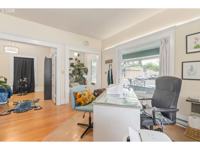 1492 PEARL St, Eugene, OR 97401