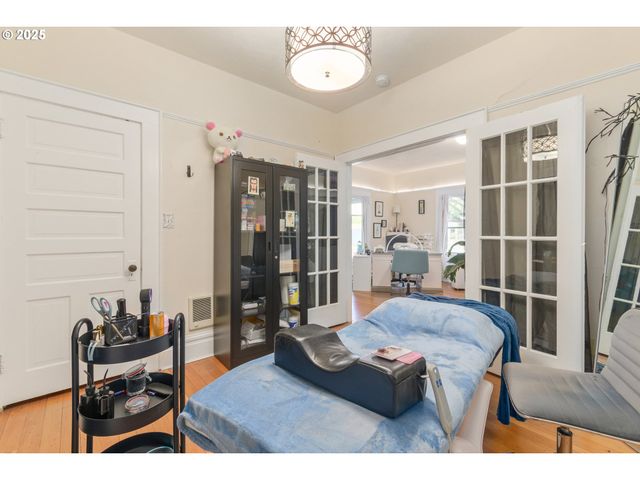 1492 PEARL St, Eugene, OR 97401