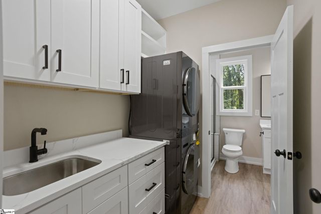 8 Pinewood Drive, Taylors, SC 29687