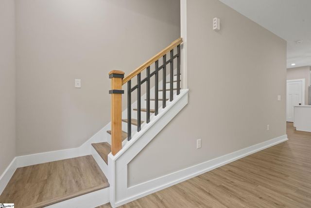 8 Pinewood Drive, Taylors, SC 29687