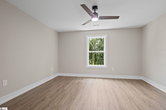 8 Pinewood Drive, Taylors, SC 29687