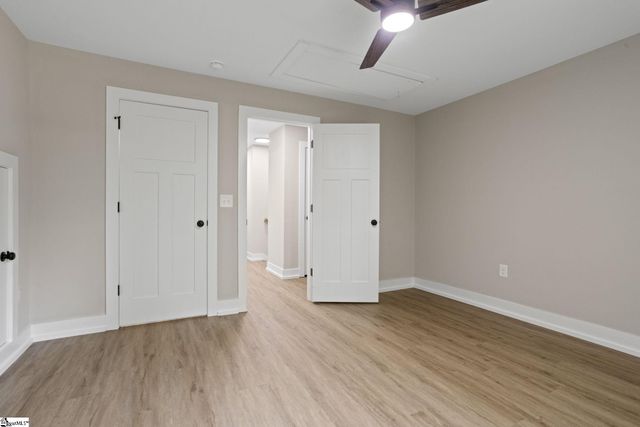 8 Pinewood Drive, Taylors, SC 29687