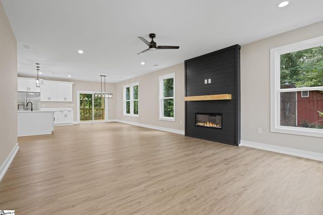 8 Pinewood Drive, Taylors, SC 29687