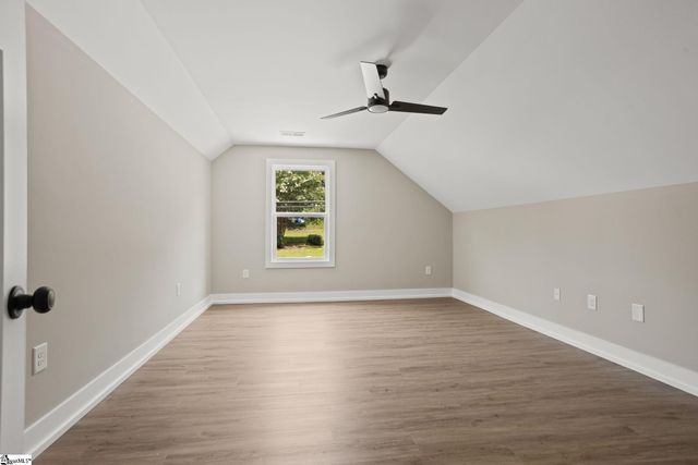 8 Pinewood Drive, Taylors, SC 29687