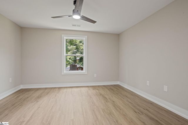 8 Pinewood Drive, Taylors, SC 29687