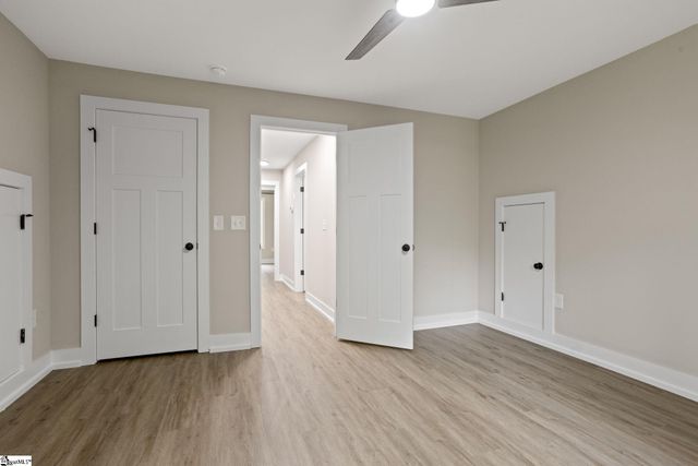 8 Pinewood Drive, Taylors, SC 29687