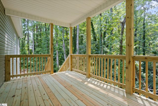 8 Pinewood Drive, Taylors, SC 29687