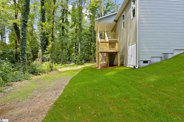 8 Pinewood Drive, Taylors, SC 29687