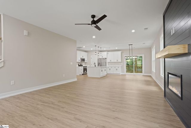 8 Pinewood Drive, Taylors, SC 29687