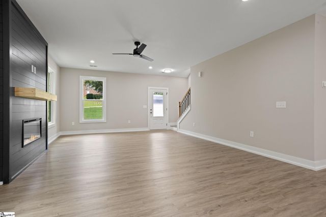 8 Pinewood Drive, Taylors, SC 29687