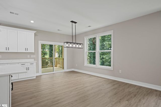 8 Pinewood Drive, Taylors, SC 29687