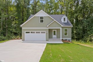 8 Pinewood Drive, Taylors, SC 29687