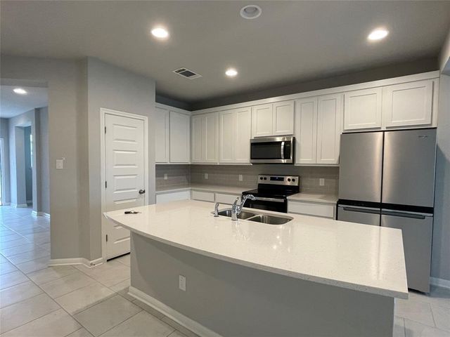 125 Kellys Heroes WAY, Jarrell, TX 76537