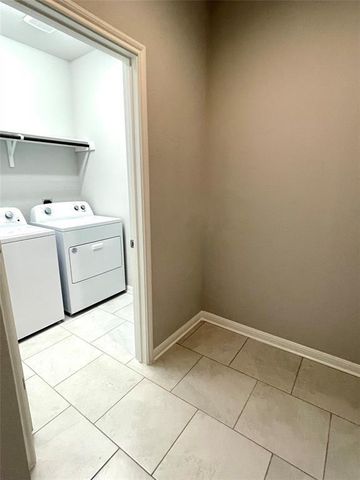 125 Kellys Heroes WAY, Jarrell, TX 76537