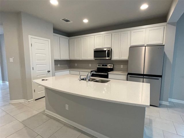 125 Kellys Heroes WAY, Jarrell, TX 76537