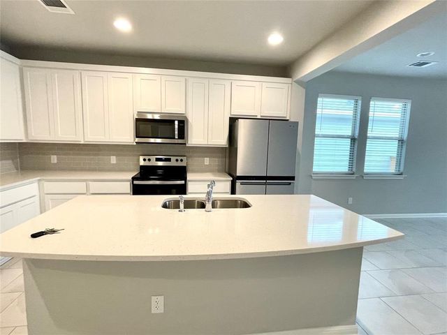 125 Kellys Heroes WAY, Jarrell, TX 76537