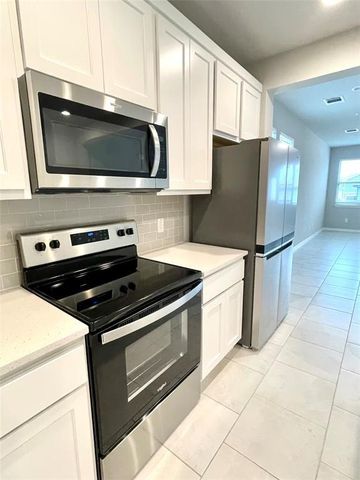 125 Kellys Heroes WAY, Jarrell, TX 76537