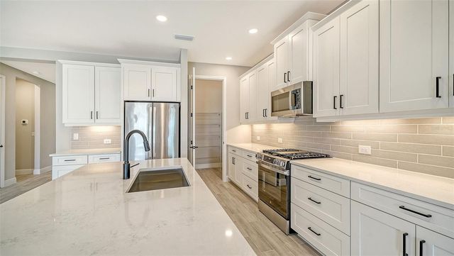 8063 ANTHIRIUM LOOP, Sarasota, FL 34240