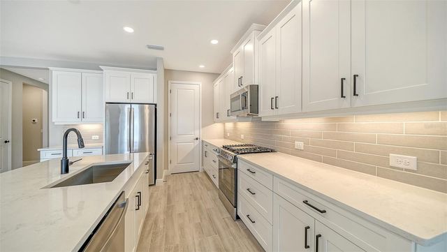 8063 ANTHIRIUM LOOP, Sarasota, FL 34240