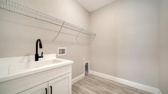 8063 ANTHIRIUM LOOP, Sarasota, FL 34240