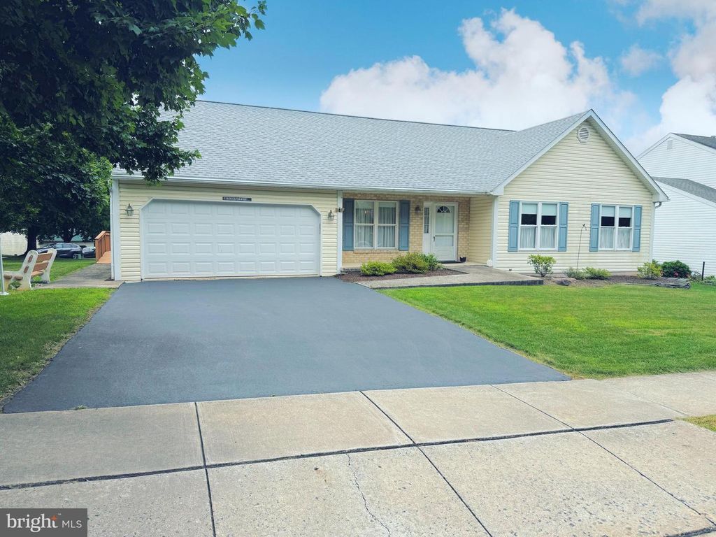 4160 HUNTERS RUN BLVD, Reading, PA 19606