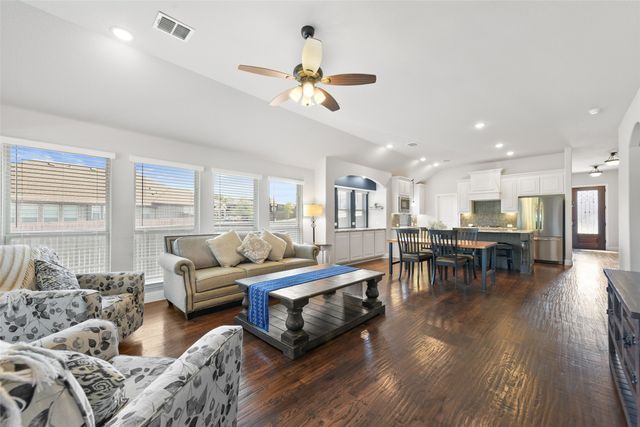 501 Oakcrest Drive, Justin, TX 76247