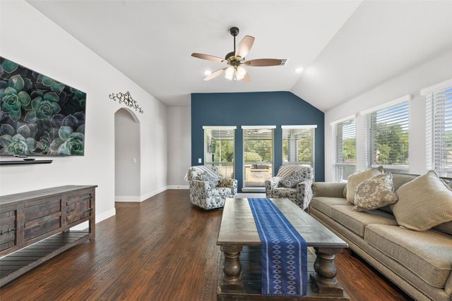 501 Oakcrest Drive, Justin, TX 76247