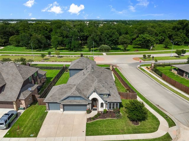 501 Oakcrest Drive, Justin, TX 76247