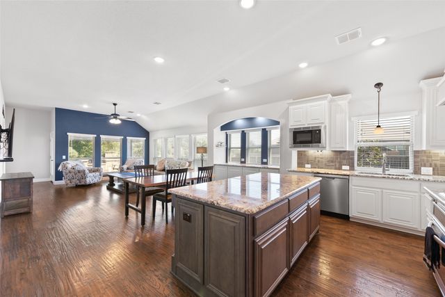 501 Oakcrest Drive, Justin, TX 76247