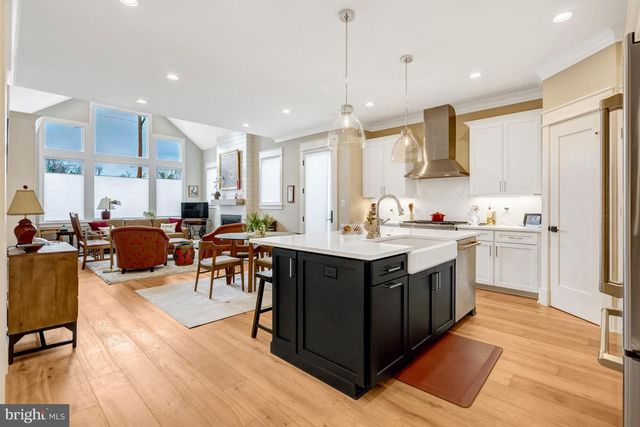 105 COURTHOUSE RD SW, Vienna, VA 22180