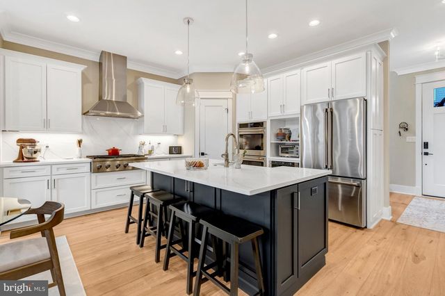 105 COURTHOUSE RD SW, Vienna, VA 22180