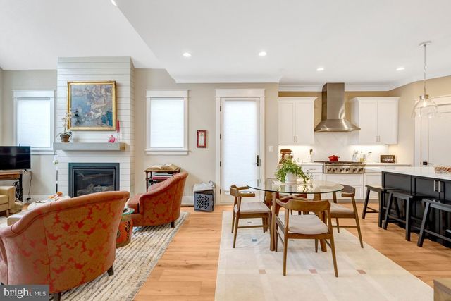 105 COURTHOUSE RD SW, Vienna, VA 22180