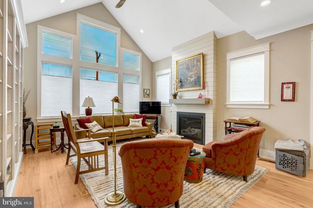 105 COURTHOUSE RD SW, Vienna, VA 22180