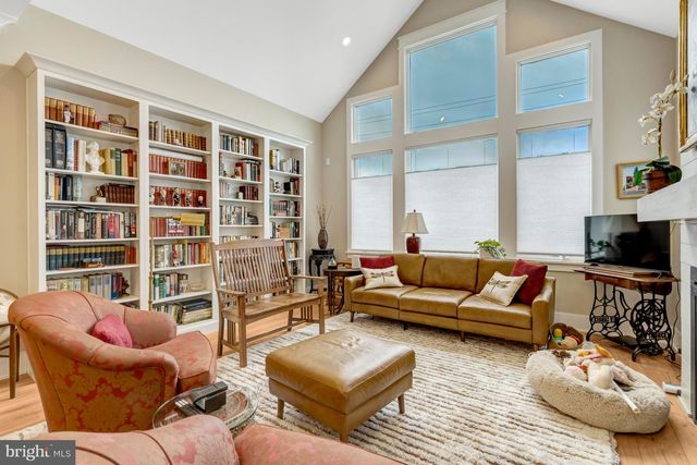 105 COURTHOUSE RD SW, Vienna, VA 22180