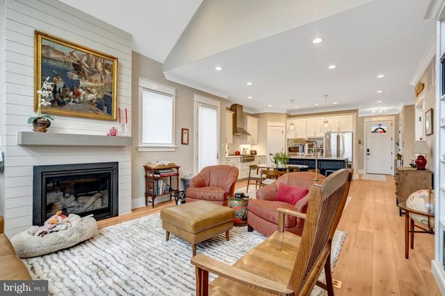 105 COURTHOUSE RD SW, Vienna, VA 22180