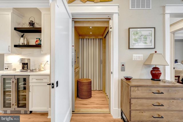 105 COURTHOUSE RD SW, Vienna, VA 22180