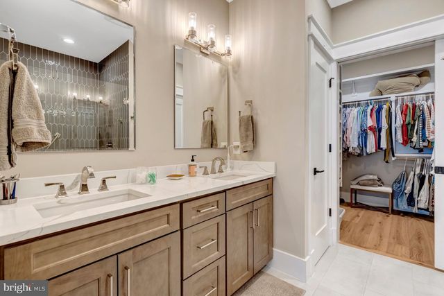 105 COURTHOUSE RD SW, Vienna, VA 22180