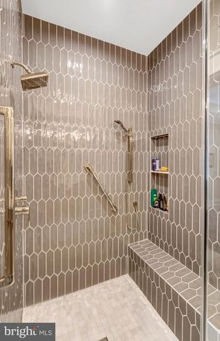 105 COURTHOUSE RD SW, Vienna, VA 22180