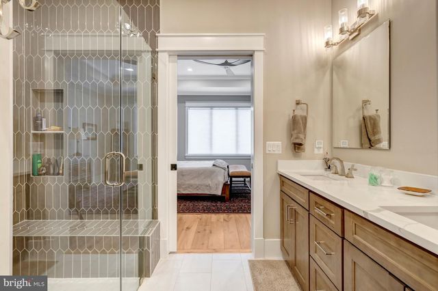 105 COURTHOUSE RD SW, Vienna, VA 22180